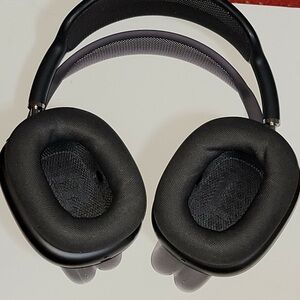 Apple Black Over-Ear Headphones with Premium Comfort